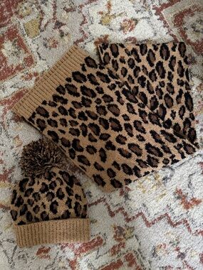 NWOT Fabulous Furs leopard print scarf and beanie